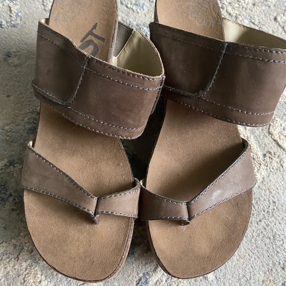 OTBT BROOKFIELD Platform wedge flip flop/ thongSize 9